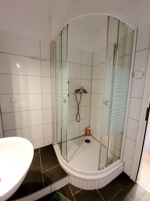 Grosse 3-Zimmer Wohnung, Zentrale Lage. Mülheim an der Ruhr Exterior foto